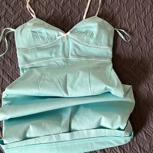 Express dress in size 4. Beautiful color and in excellent condition